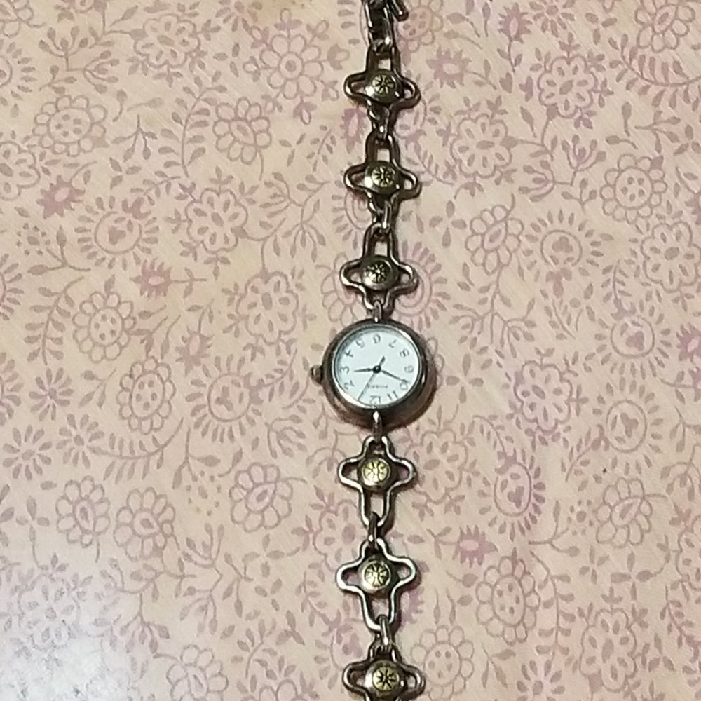 Unique Vintage Fossil Watch w/Gift Tin